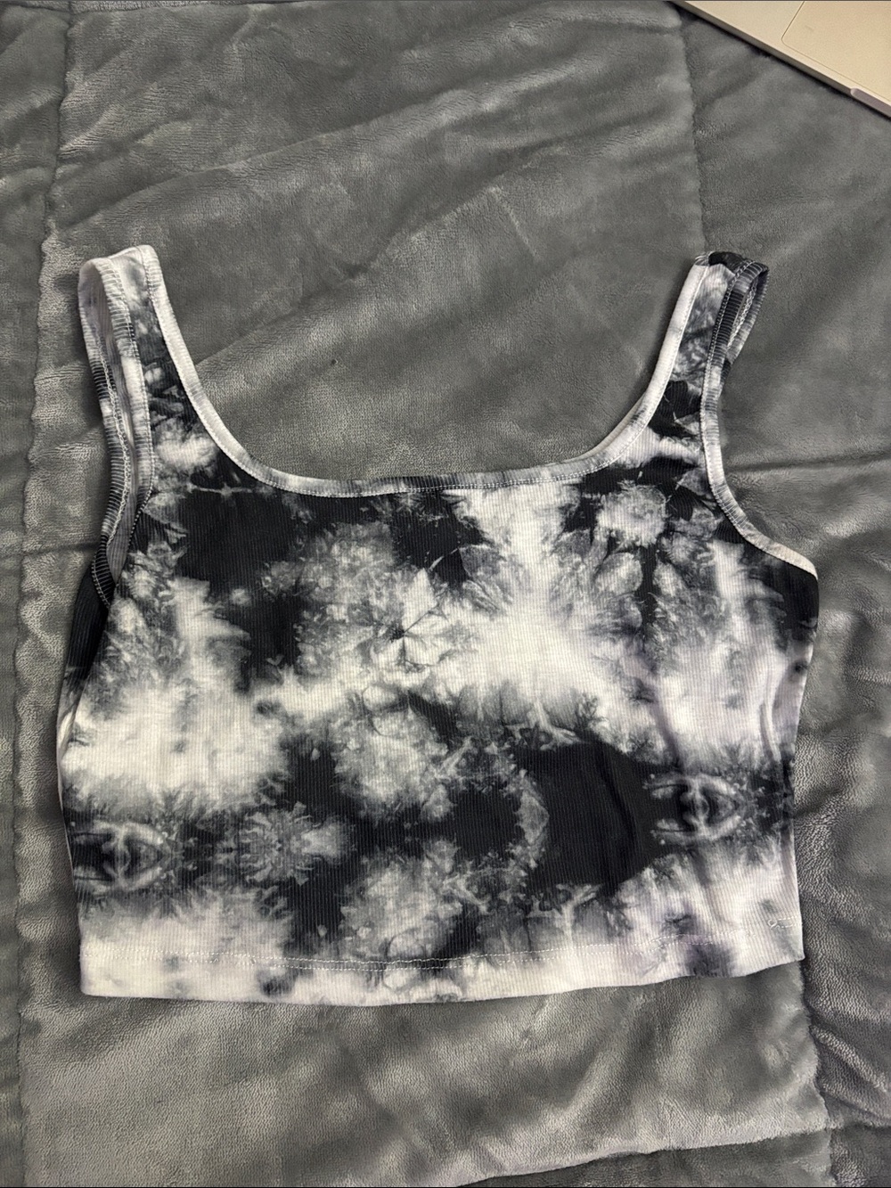 SHEIN Black & White Tie-Dye Ribbed Cropped Tank